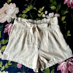 Abercrombie & Fitch tie shorts - cream